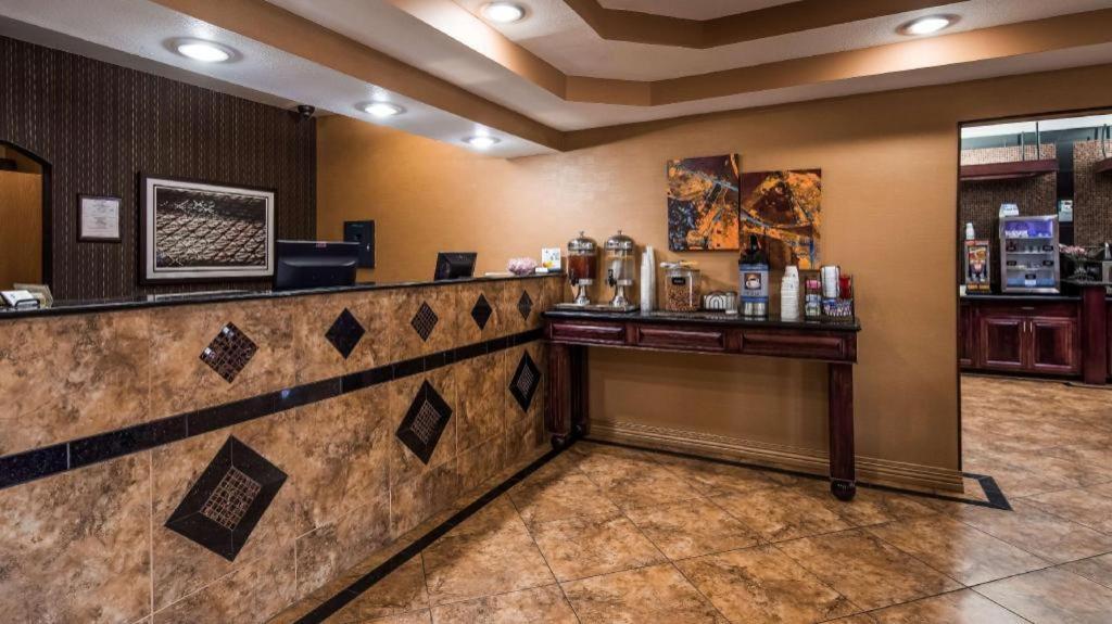 Best Western Manhattan Inn Dış mekan fotoğraf
