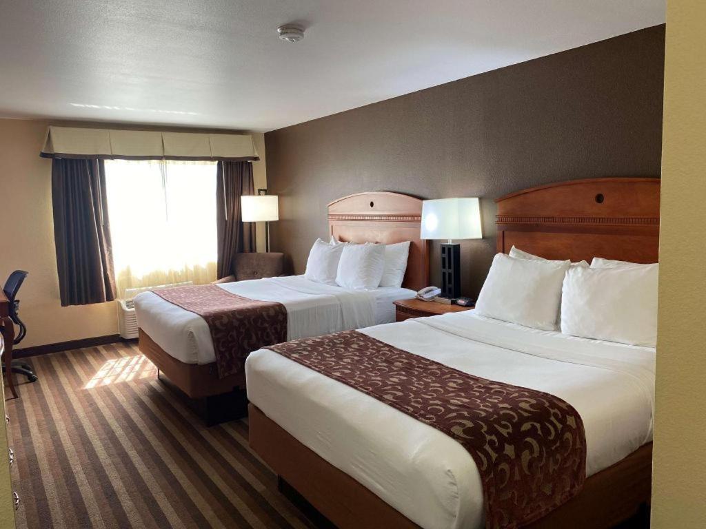 Best Western Manhattan Inn Dış mekan fotoğraf
