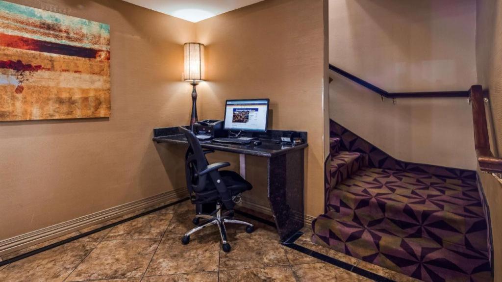 Best Western Manhattan Inn Dış mekan fotoğraf